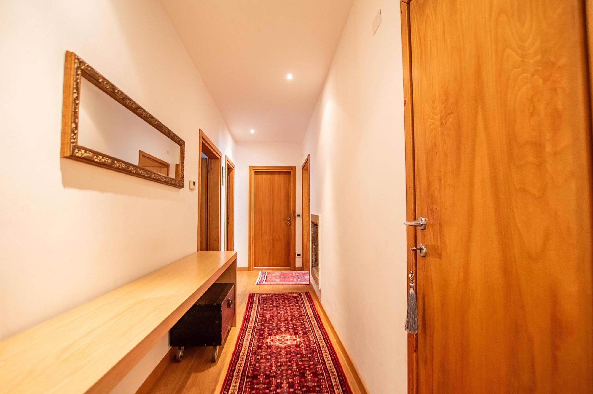 White Tower Guesthouse ตรีเอสเต ภายนอก รูปภาพ