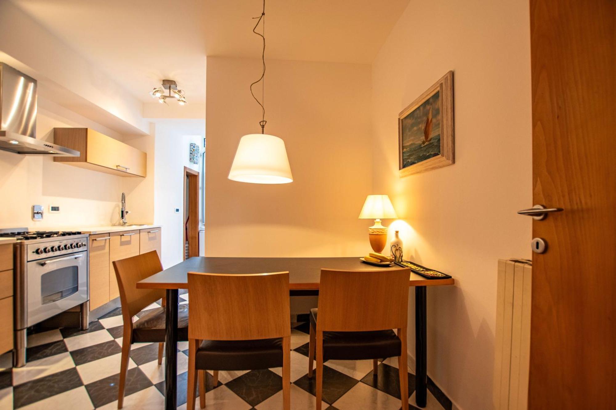 White Tower Guesthouse ตรีเอสเต ภายนอก รูปภาพ