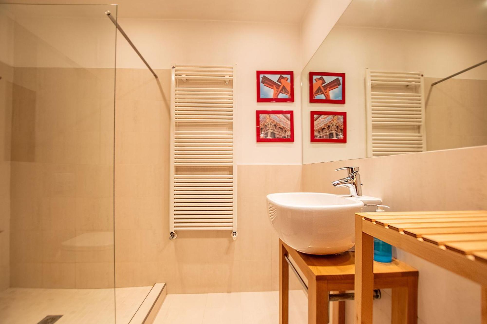 White Tower Guesthouse ตรีเอสเต ภายนอก รูปภาพ